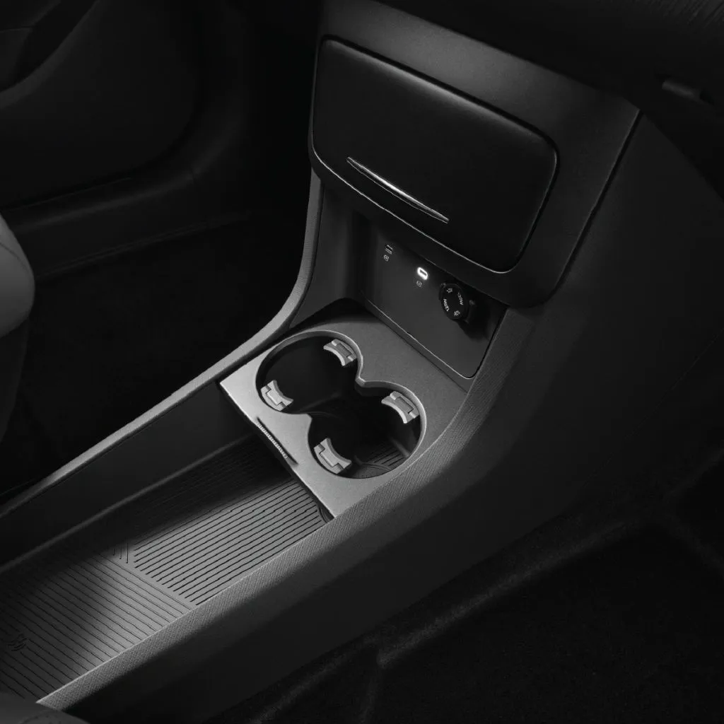 Dongfeng VIGO centre console cup holders close-up