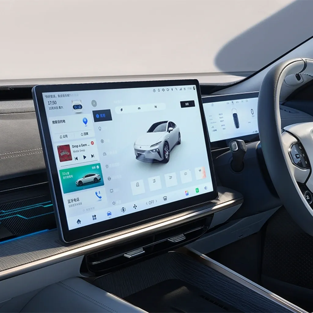 Dongfeng 007 central infotainment touchscreen and cockpit displays