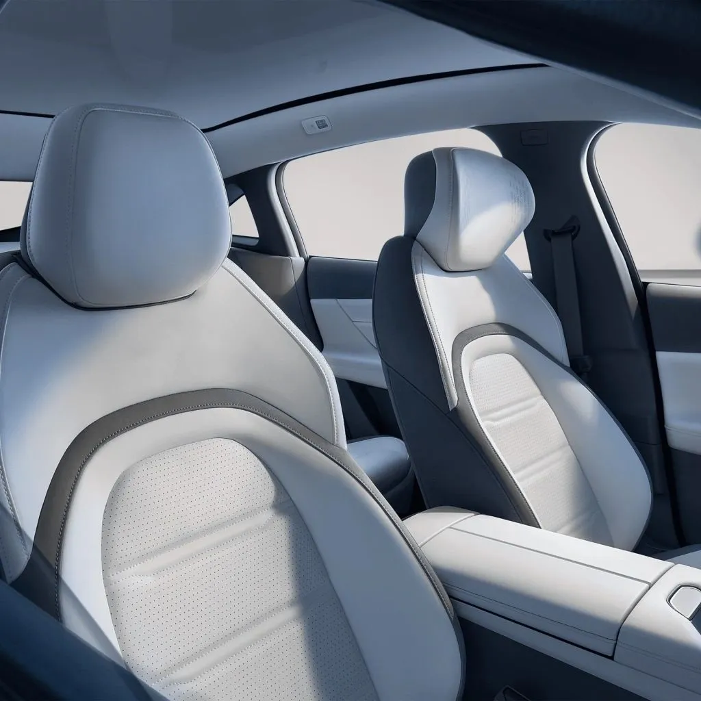 Dongfeng 007 white leather sport seats beneath the panoramic glass roof