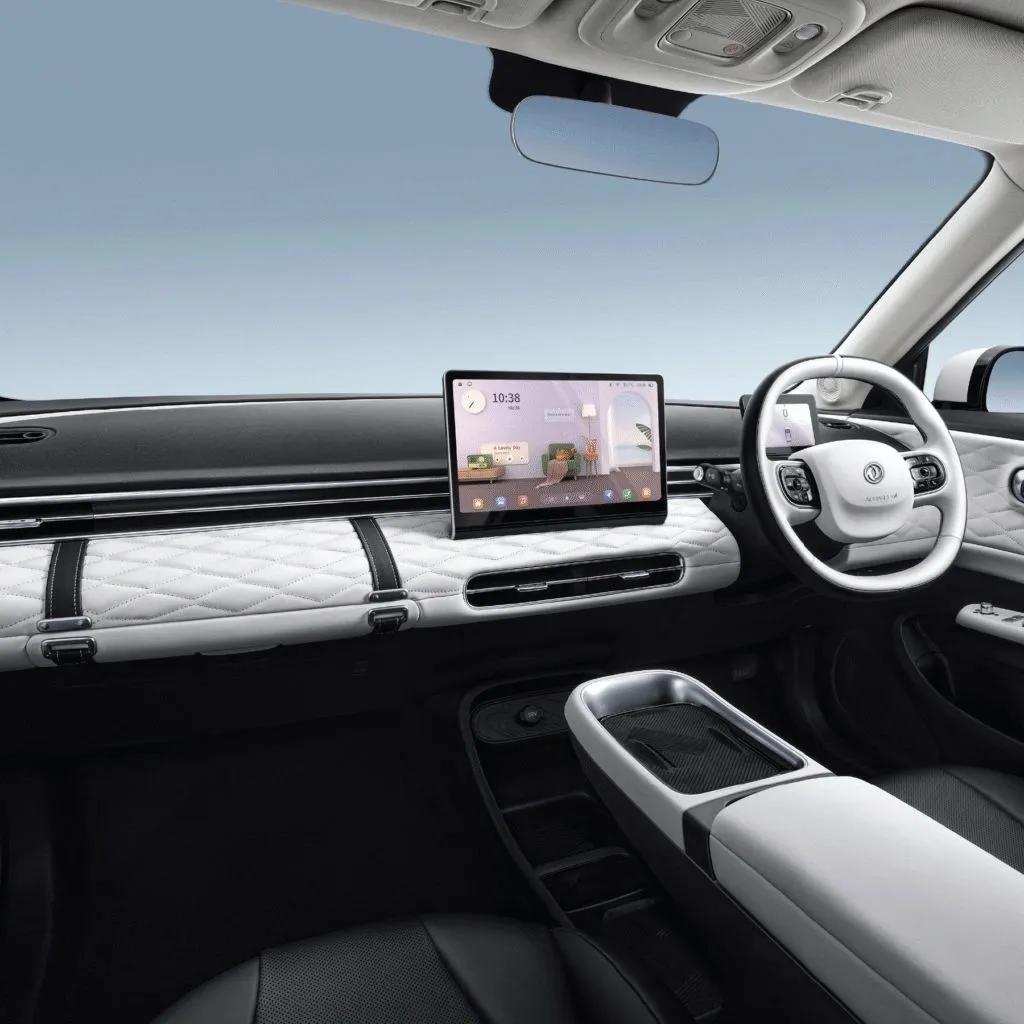 Dongfeng BOX dashboard with quilted white trim, floating touchscreen and white steering wheel