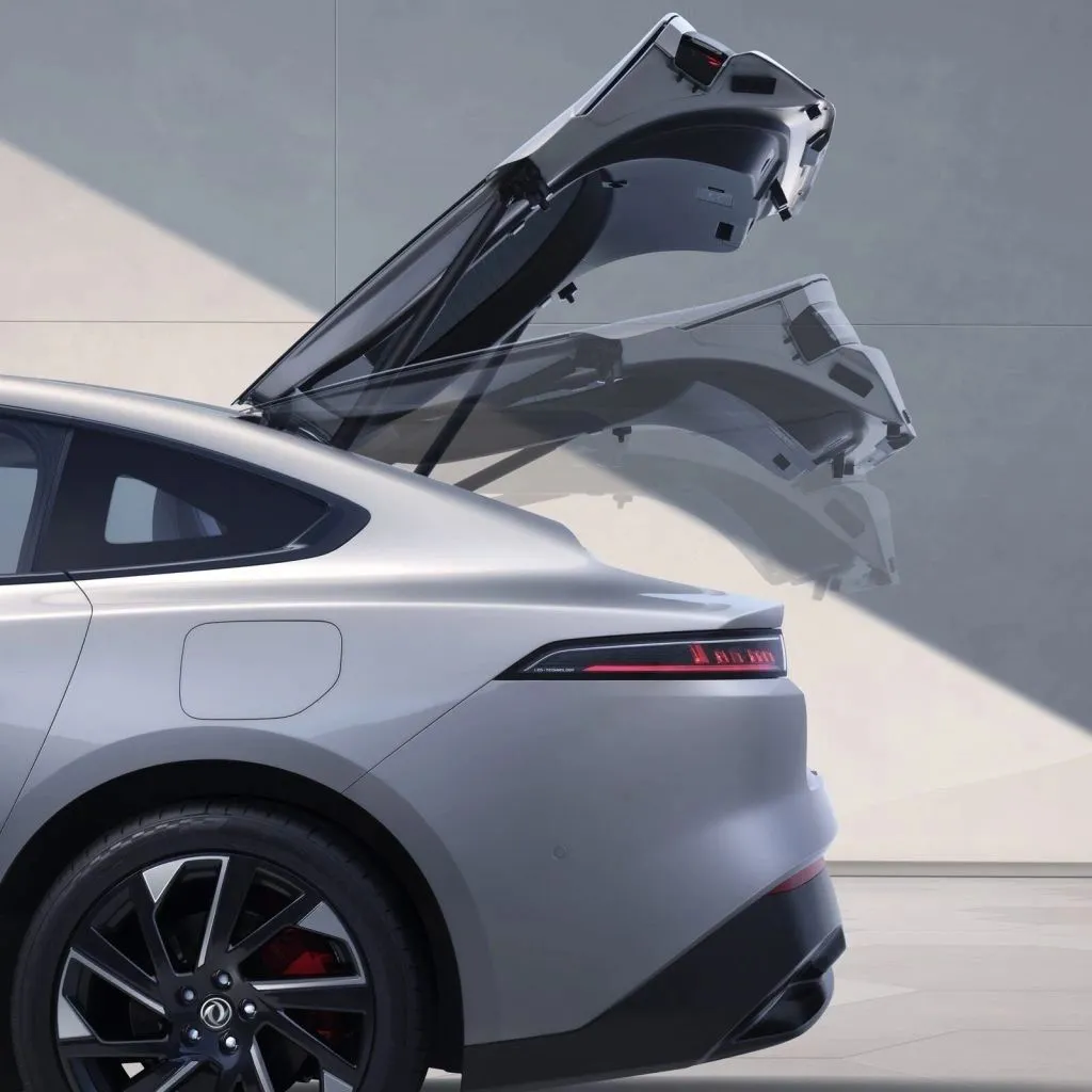 Dongfeng 007 electric boot lid opening sequence shown in motion stages