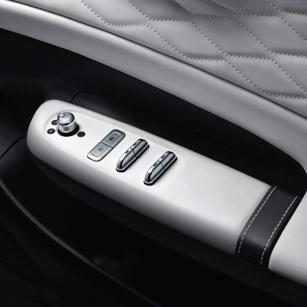 Chrome window and mirror controls on the Dongfeng BOX door armrest
