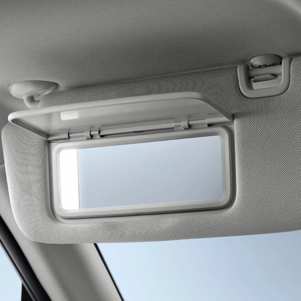 Illuminated vanity mirror in the Dongfeng BOX sun visor