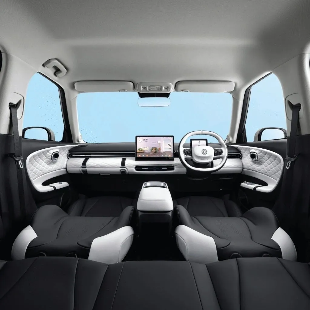Dongfeng BOX cabin with front seats folded into a lounge layout